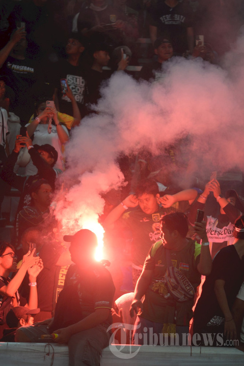 Aksi Bonek pada Laga Penutup Persebaya