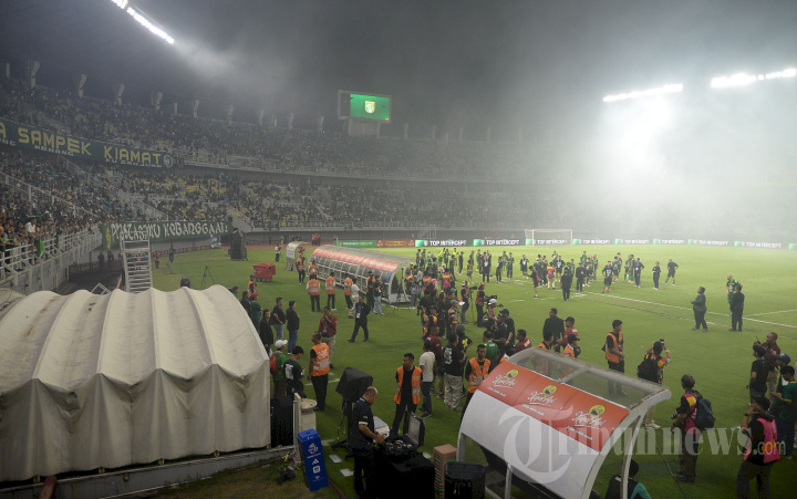 Aksi Bonek pada Laga Penutup Persebaya
