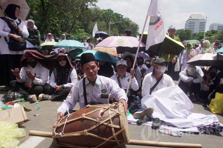 Aksi Guru Swasta di Kawasan Monas