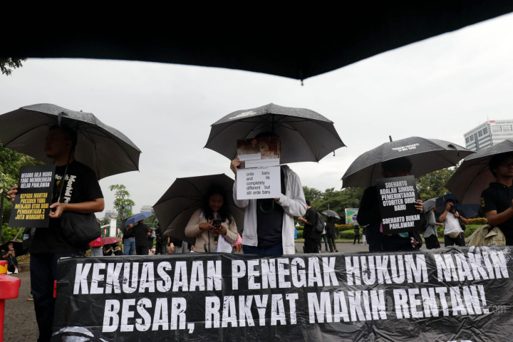 Aksi Kamisan Kritisi Satu Tahun Pemerintahan Prabowo-Gibran