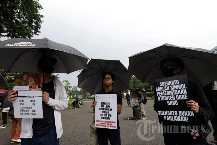 Aksi Kamisan Kritisi Satu Tahun Pemerintahan Prabowo-Gibran