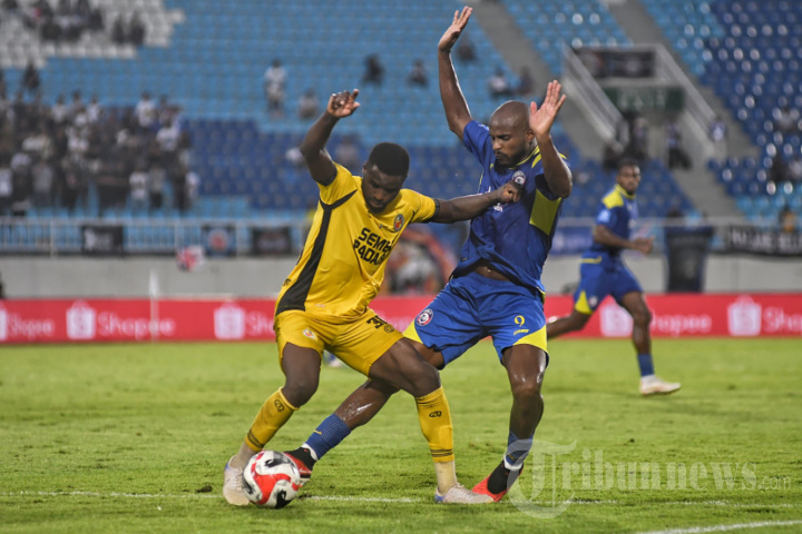 Arema FC Gulung Semen Padang 3-0