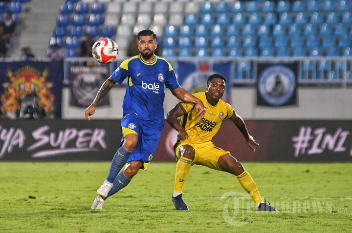 Arema FC Gulung Semen Padang 3-0