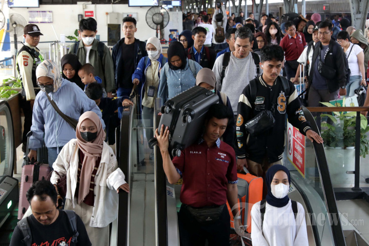 Arus Balik di Stasiun Pasar Senen