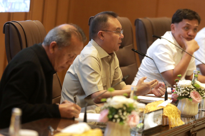 Audiensi-Pimpinan-DPR-dengan-Buruh_20260501_135939.jpg