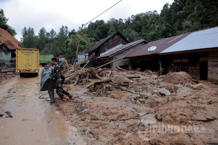 Banjir dan Longsor Kepung Aceh, Sumut Hingga Sumbar