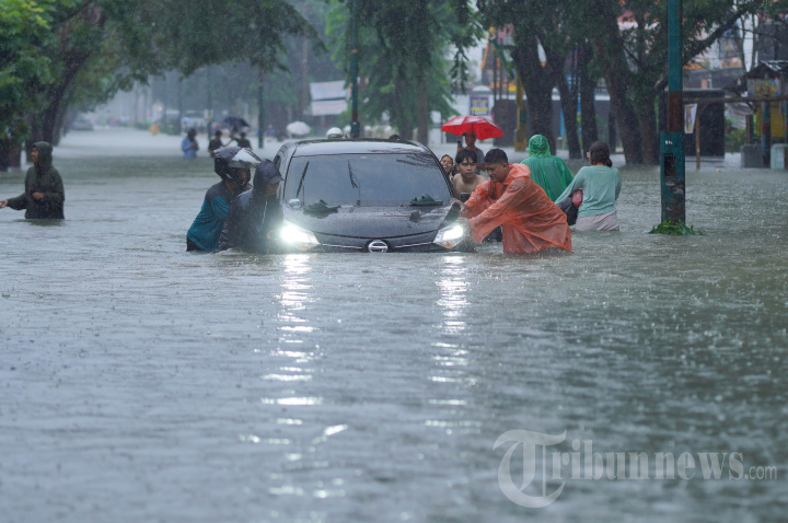 Banjir dan Longsor Kepung Aceh, Sumut Hingga Sumbar