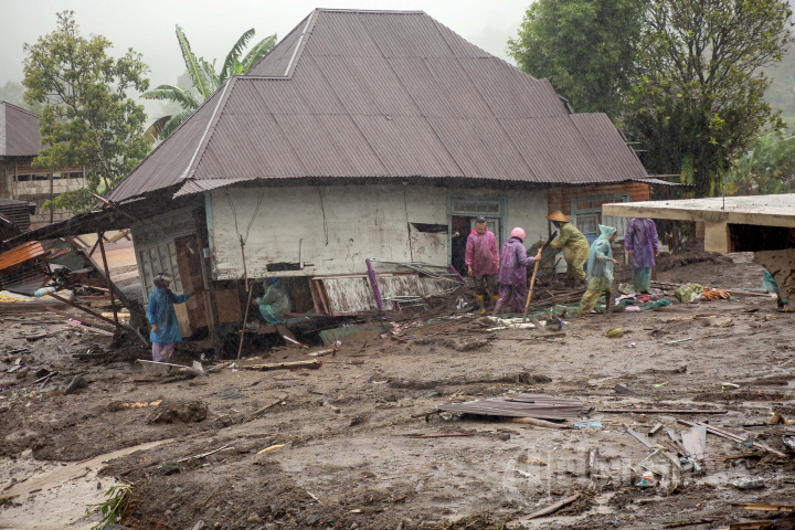 Banjir dan Longsor Kepung Aceh, Sumut Hingga Sumbar