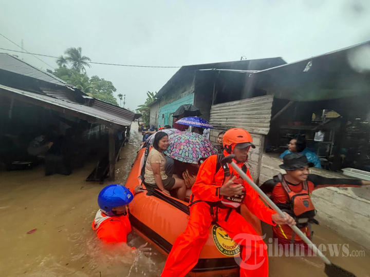 Banjir dan Longsor Kepung Aceh, Sumut Hingga Sumbar