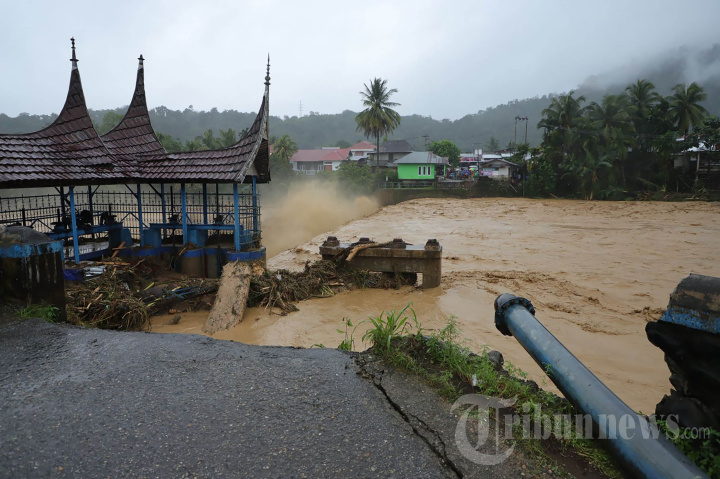 Banjir dan Longsor Kepung Aceh, Sumut Hingga Sumbar