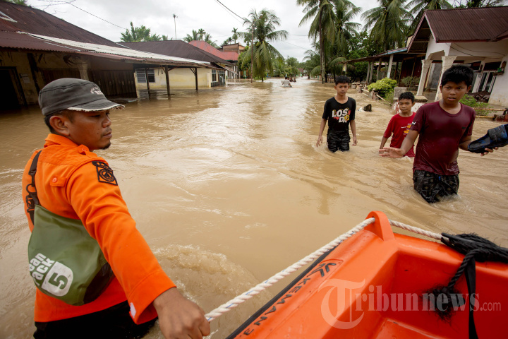 Banjir dan Longsor Kepung Aceh, Sumut Hingga Sumbar