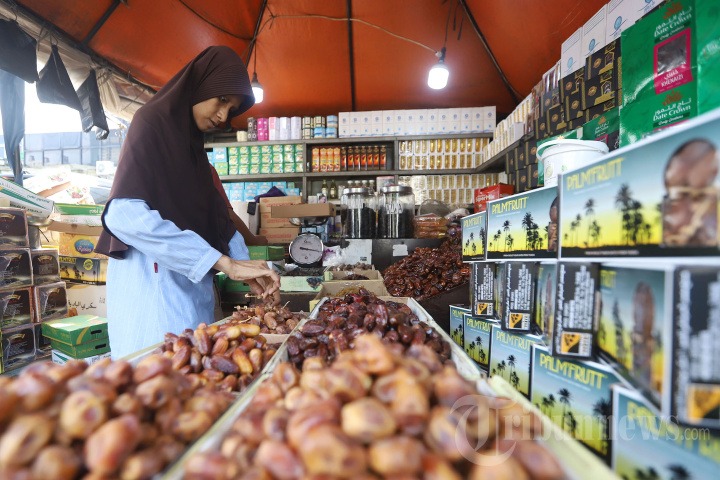 Berburu Buah Kurma di Pasar Tanah Abang