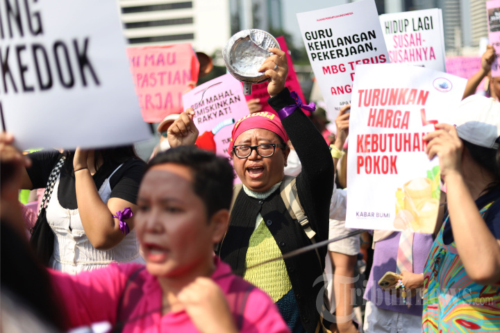 Demonstrasi Perempuan Desak Pemerintah Perbaiki Perekonomian