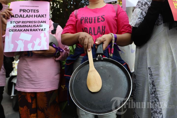 Demonstrasi Perempuan Desak Pemerintah Perbaiki Perekonomian