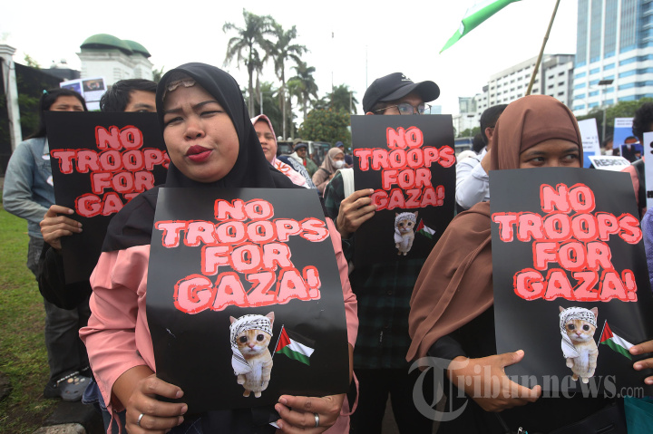 Demonstrasi di DPR Tuntut Indonesia Keluar dari BOP