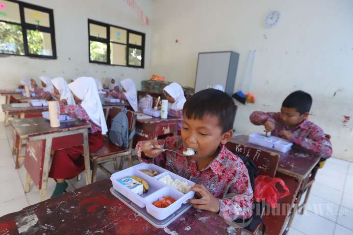 Frisian Flag Dukung Program Makan Gratis