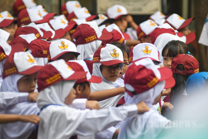 Hari Pertama Sekolah di SDN 2 Kebonsari Malang