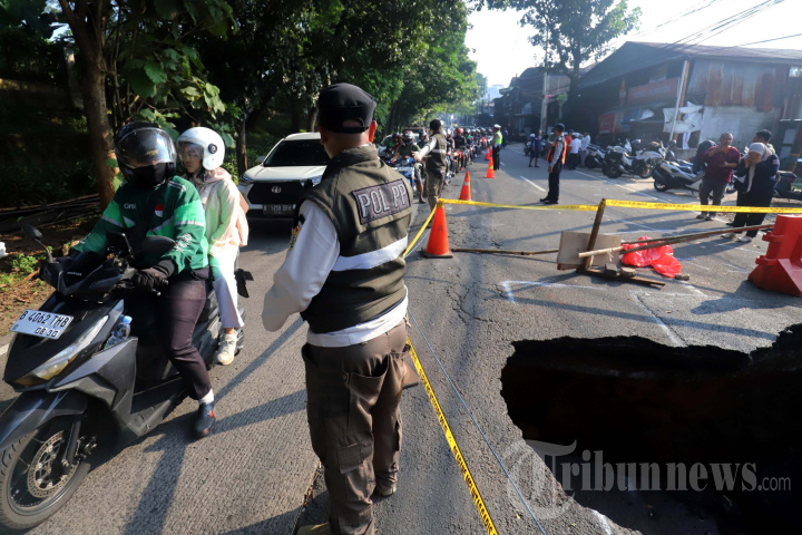 Jalan Amblas di Lenteng Agung Jakarta