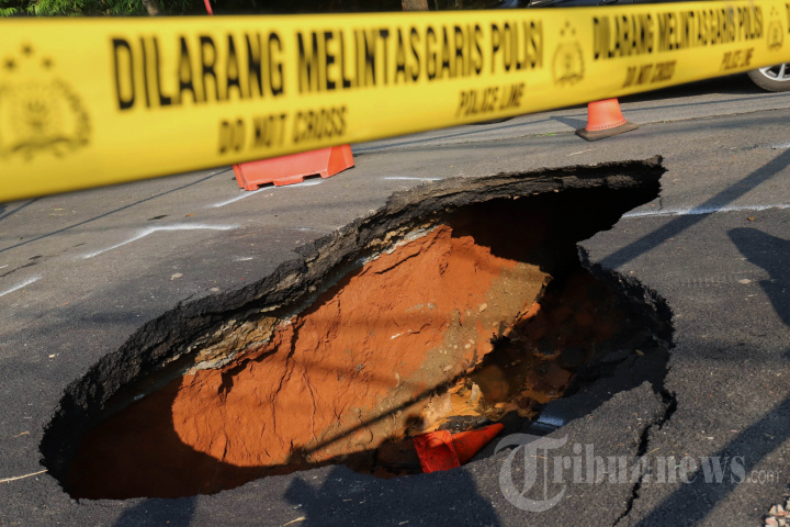Jalan Amblas di Lenteng Agung Jakarta