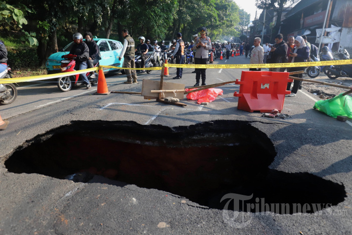 Jalan-Amblas-di-Lenteng-Agung-Jakarta_20260529_151743.jpg
