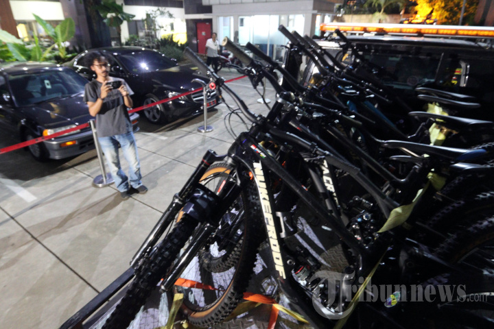 KPK Sita Barang Bukti OTT Imigrasi Jakbar