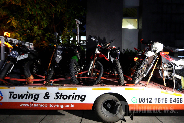 KPK Sita Barang Bukti OTT Imigrasi Jakbar