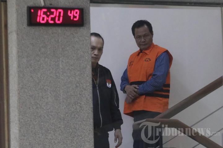 KPK Tahan Bupati Muara Enim Edison