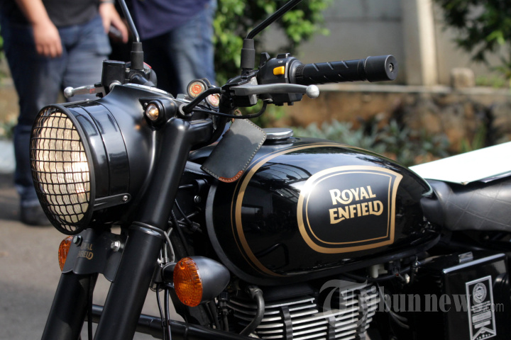 KPK Tunjukkan Motor Royal Enfield Ridwan Kamil