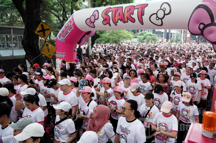 Karakter Hello Kitty di Perayaan Natal Lippo Mall Puri