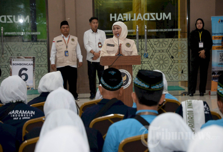Keberangkatan-Calon-Haji-Kloter-Pertama-Jatim_20260422_191316.jpg