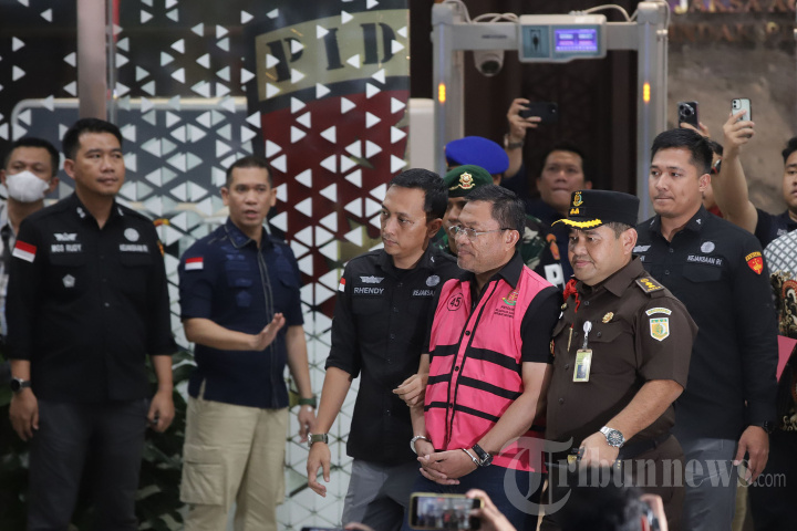 Kejagung-Tahan-Mantan-Pimpinan-BGN_20260603_192727.jpg