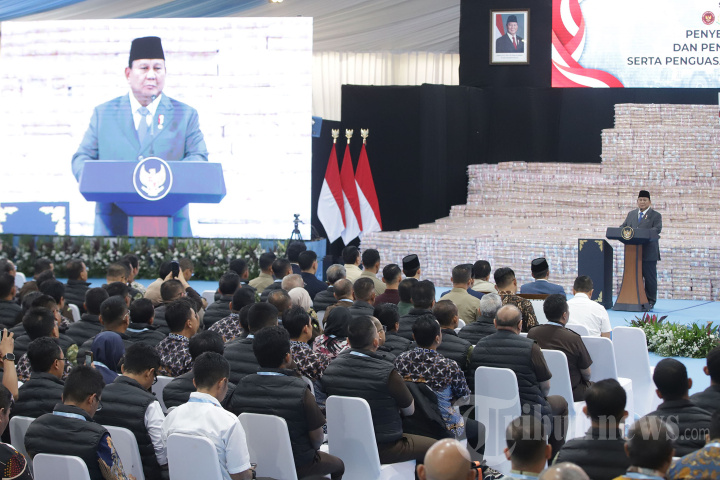Kejaksaan-Agung-serahkan-Rp1142-triliun-ke-Kas-Negara_20260410_202342.jpg