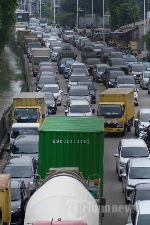 Kemacetan-Akibat-Genangan-Banjir-di-Puri-Kembangan_20260505_184723.jpg