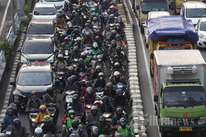 Kemacetan di Jalan Gatot Subroto Jelang Berbuka