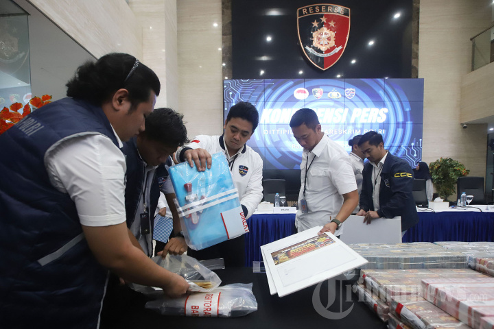 Konferensi Pers Kasus Pencucian Uang dari Judi Online