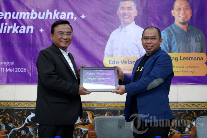 Literasi-Keuangan-Syariah-di-Panggung-Gembira-Gontor_20260514_135639.jpg