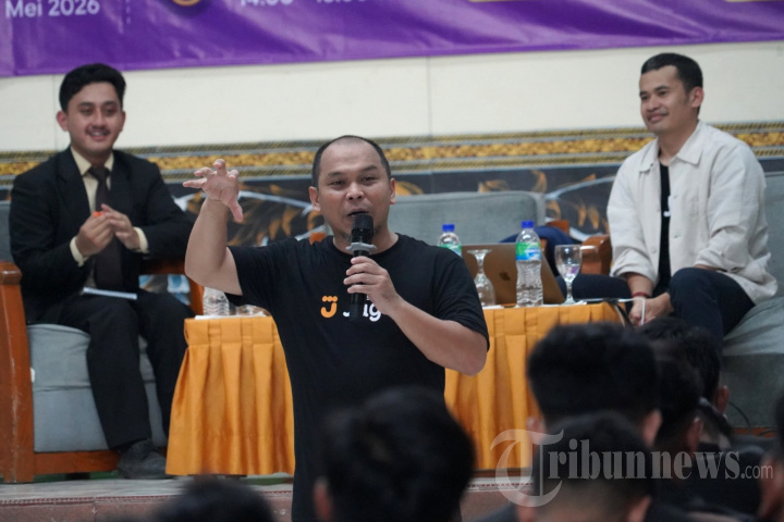 Literasi-Keuangan-Syariah-di-Panggung-Gembira-Gontor_20260514_135642.jpg