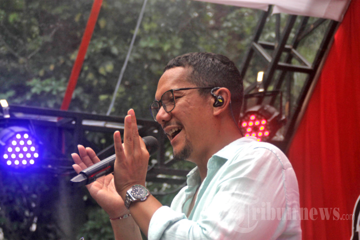 Maliq & D'essentials Menghibur Pengunjung Urban Forest