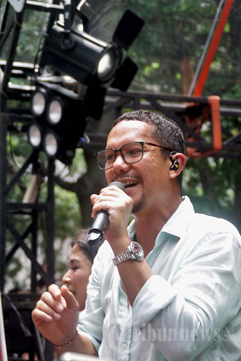 Maliq & D'essentials Menghibur Pengunjung Urban Forest