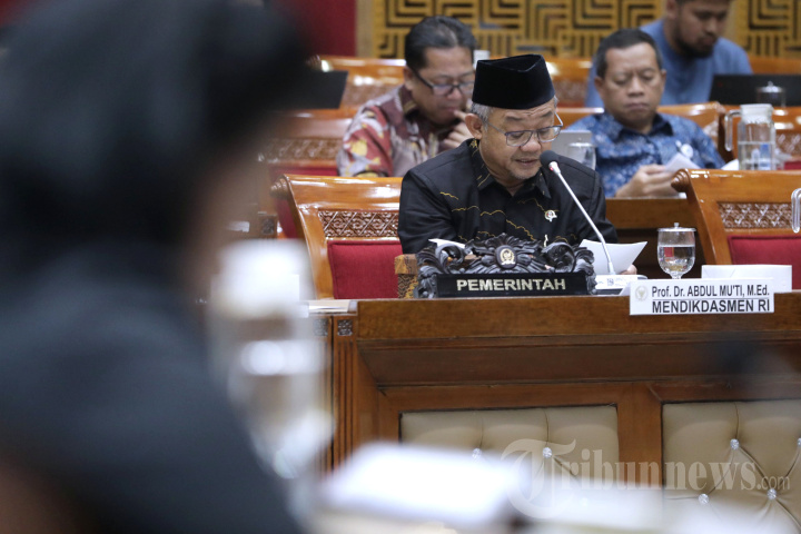 Mendikdasmen Raker dengan Komisi X DPR