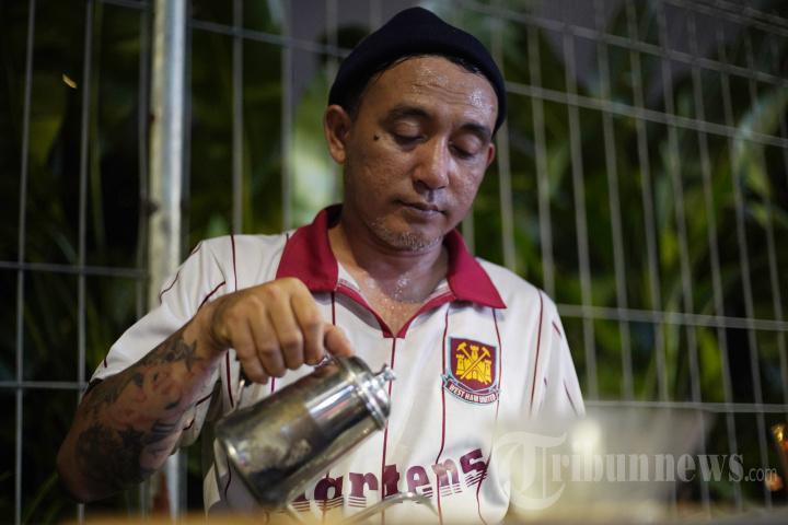 Meracik Harapan di Balik Secangkir Kopi