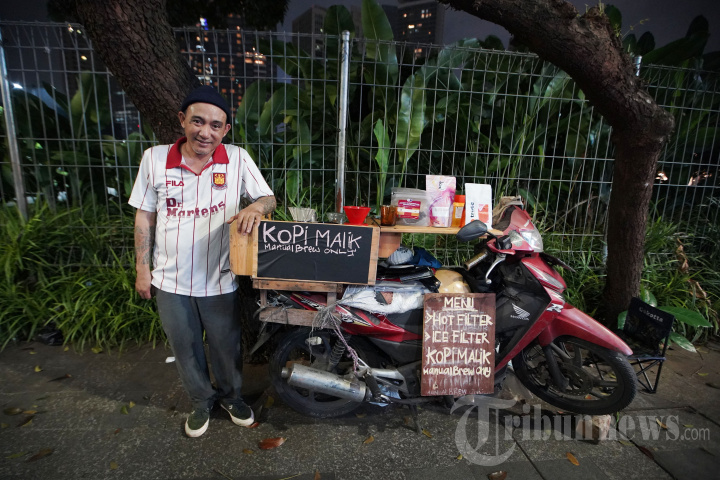 Meracik Harapan di Balik Secangkir Kopi