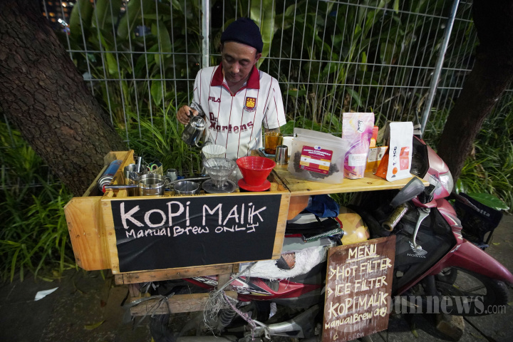 Meracik Harapan di Balik Secangkir Kopi
