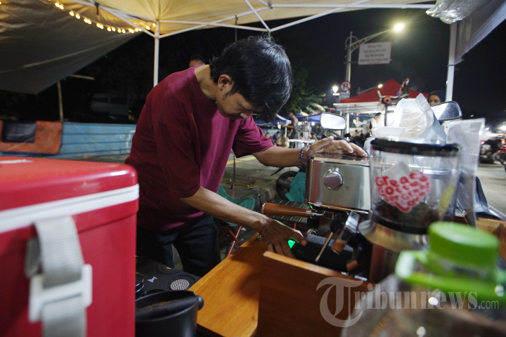 Meracik Harapan di Balik Secangkir Kopi
