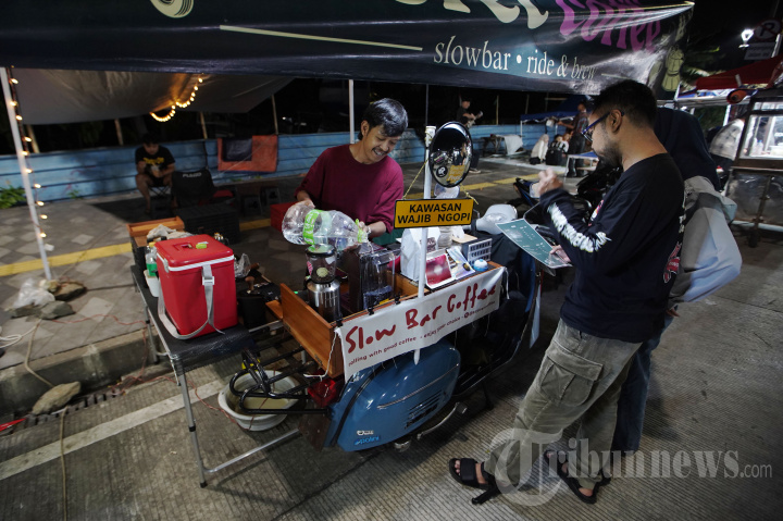 Meracik Harapan di Balik Secangkir Kopi