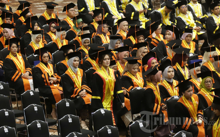 Moestopo Gelar Dies Natalis dan Wisuda ke-65