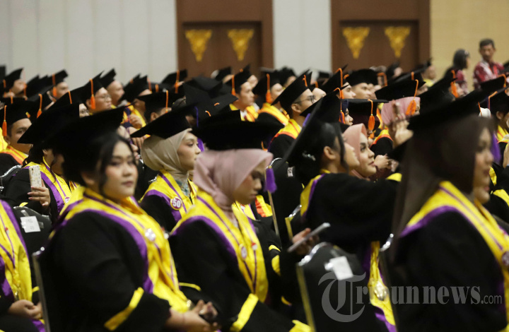 Moestopo Gelar Dies Natalis dan Wisuda ke 65