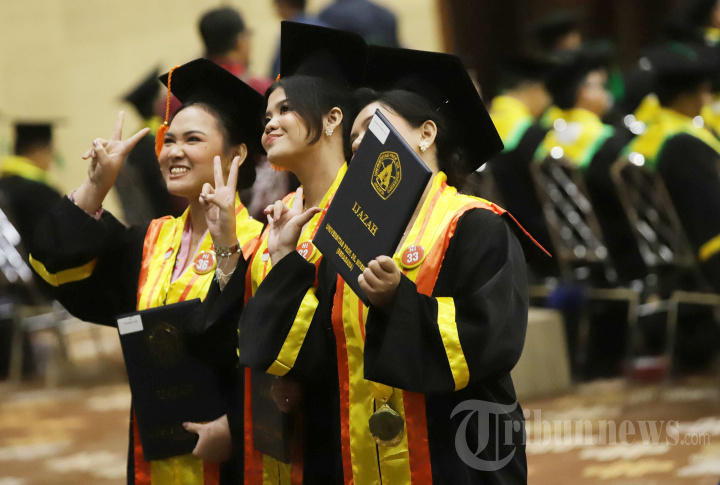 Moestopo Gelar Dies Natalis dan Wisuda ke 65