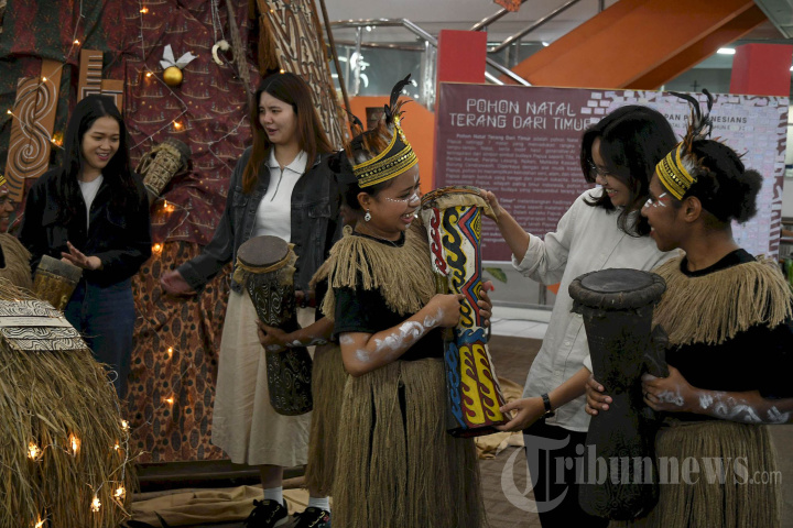 Natal Nuansa Indonesia Timur di PCU