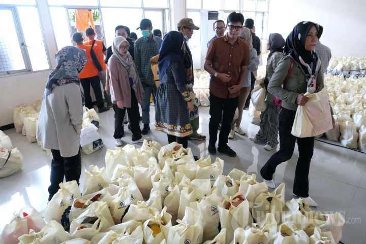 PTDI Bagikan 1000 Paket Sembako Gratis